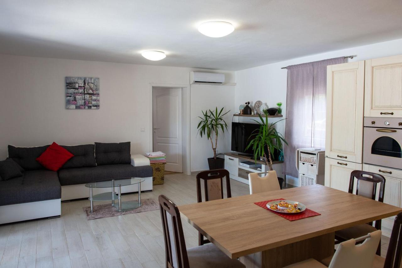 Holiday Home Petrovic Medulin Luaran gambar